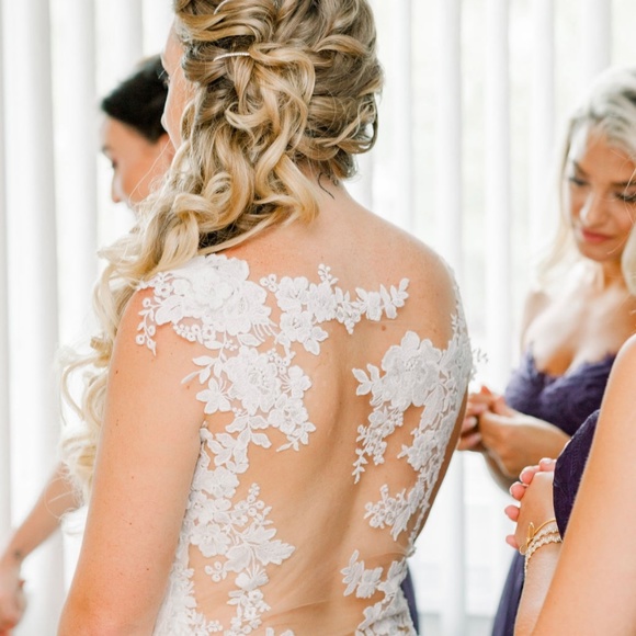 Pronovias RUA Wedding Gown: professionally cleaned,mermaid, sheer back. Size 12 - Picture 5 of 15